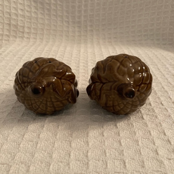 Chris Madden Acorn Salt & Pepper Shakers - Picture 4 of 7